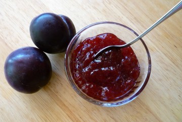 Mermelada de ciruelas y amaretto