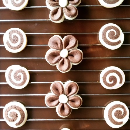 Galletas espiral y galletas flor